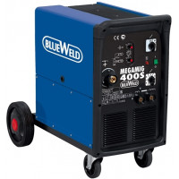 Однофазный/Трехфазный сварочный полуавтомат BlueWeld Megamig 400S с воздушным охлаждением для сварки электродной проволокой в среде защитного газа методом MIG-MAG.<br />
<br />
Также возможна сварка без газа.<br />
Съемный 4-х роликовый проволкоподающий 