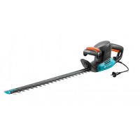 Легкие электрические ножницы для живой изгороди GARDENA EasyCut 500/55 прекрасно подходят для удобной стрижки средних живых изгородей. <br />
Благодаря рукоятке эргономичной формы ножницы удобно лежат в руке. Большая кнопка запуска позволяет легко и безо