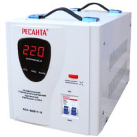 Стабилизатор напряжения Ресанта АСН 8000/1-Ц используется для защиты электрооборудования от перепадов напряжения. <br />
Однофазный стабилизатор работает в диапазоне входного напряжения от 140 до 260 В и стабилизирует его с точностью 8% - можно использов