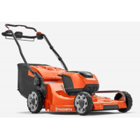 Aккумуляторная газонокосилка Husqvarna LC353VXi 9678620-01 - маневренная и удобная модель для кошения газонов.<br />
Данная косилка имеет режим savE™, который увеличивает продолжительность рабочего цикла. Малошумна, не выделяет вредные выхлопы, не требуе