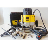 Фрезер DeWalt DW 626 оснащен двигателем высокой мощности, который обеспечивает легкую работу с различными материалами. <br />
Фрезер оснащен системой регулировки глубины фрезерования. <br />
Электронная система поддерживает стабильное число оборотов. <br