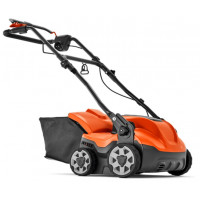 Аккумуляторный скарификатор Husqvarna S138i 9679222-01 используется в частных садах для удаления с газона соломы и мха, для рыхления, что позволяет лучше проникать воздуху и воде в почву.<br />
<br />
2 в 1: аэрация и скарификация. Агрегат позволяет испо