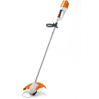 Аккумуляторная мотокоса Stihl FSA 85 48520115707 отлично подойдет для стрижки травы вблизи жилых домов, больниц, детских садов, в парках, благодаря тихой работе двигателя и отсутствию выхлопных газов.<br />
<br />
Режущим элементом являются косильная гол